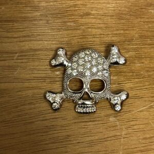 Silver Skull and Crossbones Brooch